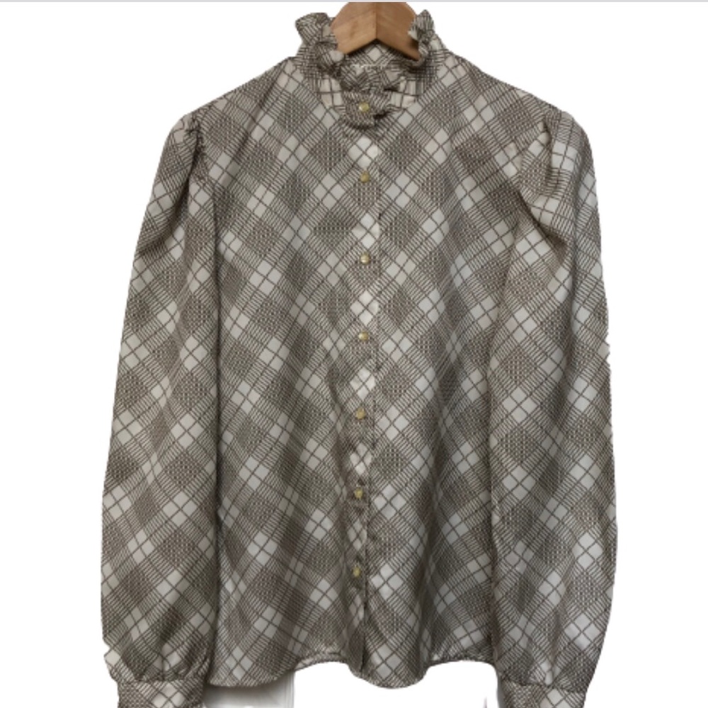 Country Suburban 1970’s vintage button down top.